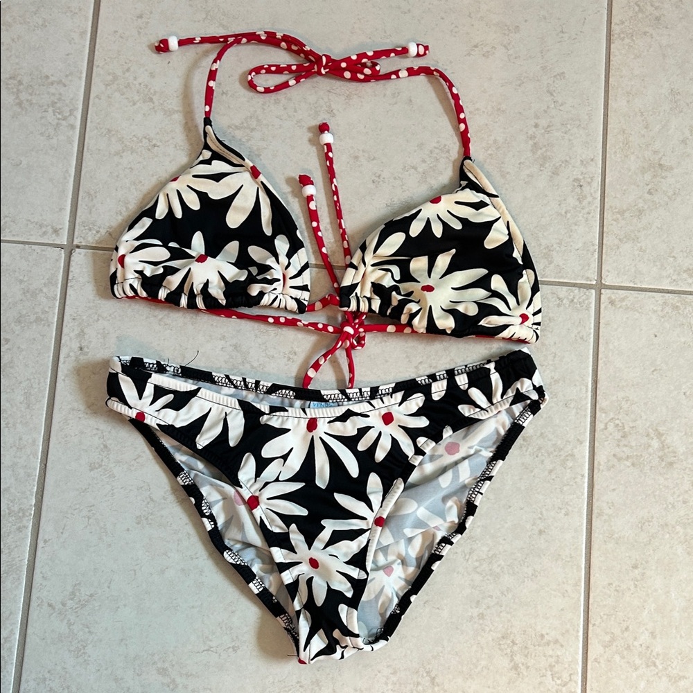 Venus 2 Piece Bikini - size 6